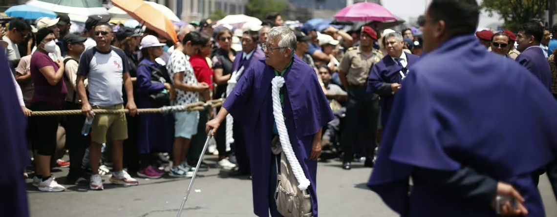 Señor de los Milagros realiza su cuarto recorrido procesional por el Centro de Lima