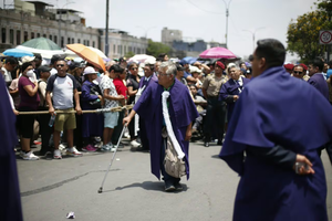 Señor de los Milagros realiza su cuarto recorrido procesional por el Centro de Lima
